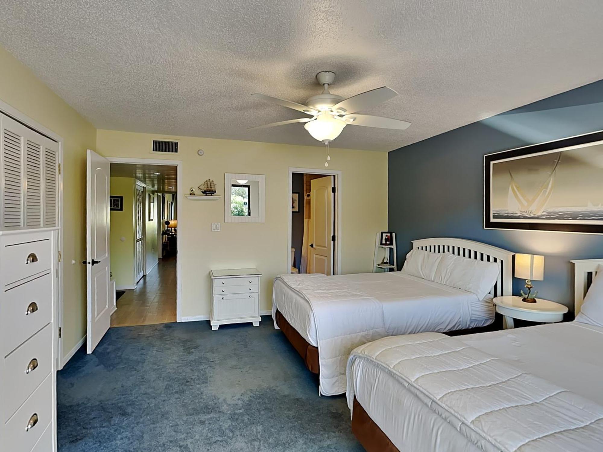 Edgewater 1802 Apartment *
